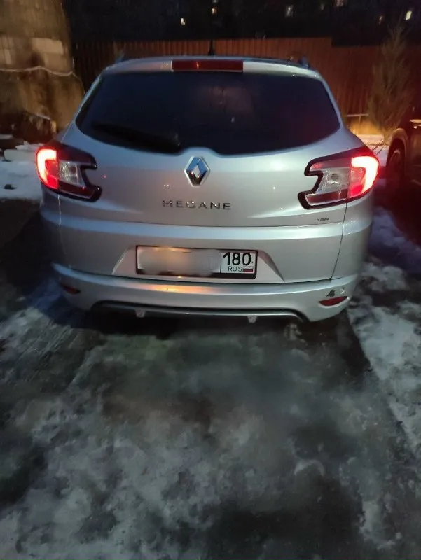 Продам renault megane gt-line универсал, 2009 г. в. , 1.6 бензин, мех. кпп-6 ст. хорошее техническое состояние. очень надёжный, резвый, комфортный, отлично управляемый, мягкий автомобиль. расход по городу 8.5-10 л/трасса 5.5 л. масло только оригинал, без потерь от замены до замены. кузов оцинкован. редкая комплектация gt-line (пр-во франция). своевременно обслуживался, только оригинальными запасными частями и расходниками. являюсь собственником авто. комплектация: 1. пуск кнопкой star-stop + удобный, тонкий ключ-карта; 2. двухзонный климат-контроль; 3. мультируль; 4. легендарный подрулевой переключатель рено; 5. штатная магнитола с функцией bluetooth, aux, системой "свободные руки" (управление звонками с помощью подрулевого лепестка); 6. огромный бардачок с охлаждением и подсветкой; 7. круиз-контроль; 8. 6 подушек безопасности (airbag), безопасность evro ncap - 5 звёзд; 9. стеклоподъемники всех боковых окон со штатными доводчиками; 10. передние сидения с выраженной боково 📞 звоните: +7(949)3737773 - фотография - 5