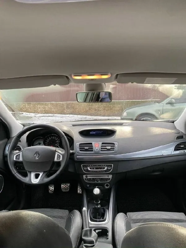 Продам renault megane gt-line универсал, 2009 г. в. , 1.6 бензин, мех. кпп-6 ст. хорошее техническое состояние. очень надёжный, резвый, комфортный, отлично управляемый, мягкий автомобиль. расход по городу 8.5-10 л/трасса 5.5 л. масло только оригинал, без потерь от замены до замены. кузов оцинкован. редкая комплектация gt-line (пр-во франция). своевременно обслуживался, только оригинальными запасными частями и расходниками. являюсь собственником авто. комплектация: 1. пуск кнопкой star-stop + удобный, тонкий ключ-карта; 2. двухзонный климат-контроль; 3. мультируль; 4. легендарный подрулевой переключатель рено; 5. штатная магнитола с функцией bluetooth, aux, системой "свободные руки" (управление звонками с помощью подрулевого лепестка); 6. огромный бардачок с охлаждением и подсветкой; 7. круиз-контроль; 8. 6 подушек безопасности (airbag), безопасность evro ncap - 5 звёзд; 9. стеклоподъемники всех боковых окон со штатными доводчиками; 10. передние сидения с выраженной боково 📞 звоните: +7(949)3737773 - фотография - 6