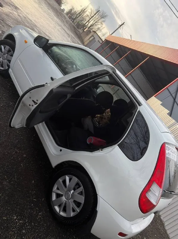 🔥продам ваз калина 1🔥 ✅год выпуска: 2012 ✅двигатель: 1.6.8кл. ✅цвет белое облако ✅электроусилитель руля ✅2стеклоподъемника ✅кондиционер ✅сигнализация + ц. замок ✅диски r14 yokohama шипы ✅хорошая музыка ✅салон в идеальгом состоянии двигатель масло не берет, не дымит, не троит, работает ровно!пробег 140т. км. кпп также в норме! дно, пороги, в идеале! по кузову гнили и рыжиков нет совсем! краснодон! цена:375т. р. тел:9591307226:9592033011. 📞 звоните: +7(959)1307226 - фотография - 6