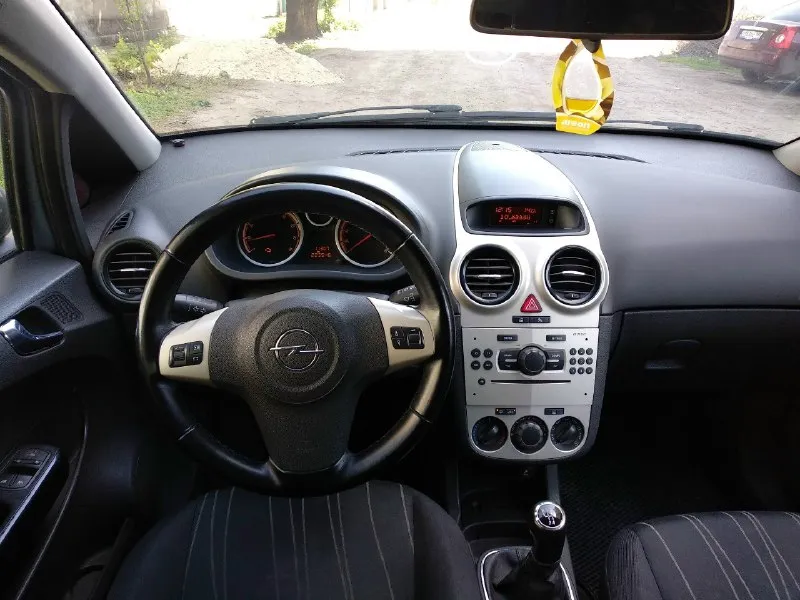 Продам, opel corsa, 2007 г. в. , двс 1,4 л. (90 л. с. ) бензин, мкпп (5 ст. ), одометр 225к км. , передний привод. 2 владельца в птс abs, кондиционер, 2 электростеклопод. , эл. зеркала, ценр. замок с д/у, кожанный руль с регулировкой в двух плоскостях, салон ткань в хорошем состоянии, регулировка сидений механическая. покрышки r15 зима/лето. автомобиль технически исправен (посторонние шумы отсутствуют) и готов к эксплуатации. регистрация рф, переоформление мрэо гибдд, дкп осмотр днр г. харцызск стоимость 525 000 руб. торг!!!)))) +79493091505 📞 звоните: +7(949)3091505 - фотография - 9