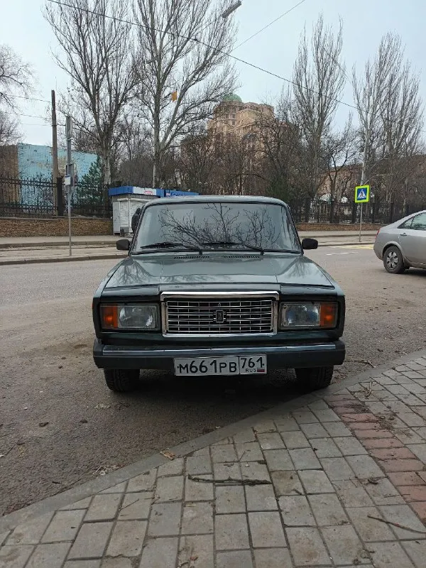 Продам ваз 2107 год 2010 пробег 180 тысяч мотор 1.6 установлена сигнализацыя и цз машина без штрафов... - фотография