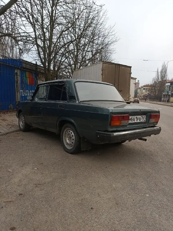 Продам ваз 2107 год 2010 пробег 180 тысяч мотор 1.6 установлена сигнализацыя и цз машина без штрафов и запретов готов присутствовать в мрео машина на полном ходу сел поехал мотор без масла жора коробка без хрустов ходовая в порядке кузов ровный не косой не кривой но есть возрастные дефекты жучки и т д раскажу по телефону цена 215 тысяч торг будет только у капота с реальным покупателем смотреть город донецк +79498915814 - фотография - 4