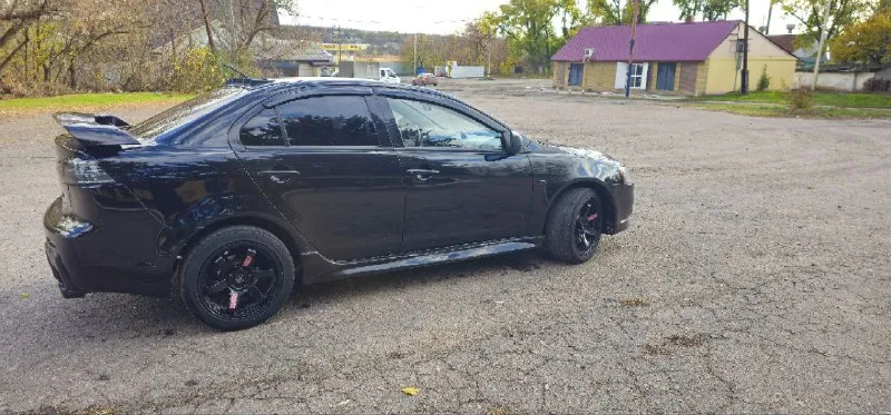 Mitsubishi lancer х 😎 пробег 159000km🛞 год выпуска 2012 объем двигателя 1,8 16 клоп 147 л. с. установлены кастомные фары зад и перед с анимацией приветствия😍(родные лежат в рабочем состоянии идут в комплекте) сигнализация старлайн с автозапуском, два ключа🔑 кондиционер заправлен работает исправно👍 2-х режимный подогрев передних седений🔥 4 электро стеклоподъемника! электро регулировка зеркал с подогревом! установлен выпускной коллектор 4,2,1 и сделан кастомный выхлоп🤤 2 комплекта резины на дисках зима лето👍 лето на r17 rays volk😍 сделан капитальный антикор днища!!! мультируль и круиз контроль! установлен автозвук без колхоза на место штатной акустики, 4 динамика dst усилок на них pride quattro xl, саб 12 machete с номинальной мощностью в 1200 моноблок machete 1500, две пищалки в штатных местах и питает все это андроид магнитола 10 дюймов 4/64gb🔊звук очень насыщенный и качественный🤤 цена 930 000 руб. торг +79495106384 сергей(если нет связи на этот же номер в тг пишите) - фотография - 3