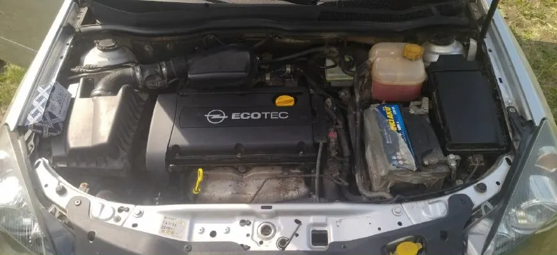 Opel astra h год выпуска 2005 двигатель 1,6 xer бензин (надежный мотор без теплообменника и фазорегулятора) мкпп 5 ступка пробег 260 тыс км ✅ оригинальный пробег💯 авто едет бодро я владелец 2 ключа👍 заводской окрас стекла в круг все родные в этом авто есть всё для души и комфортной езды, работает все исправно, ошибок нет: климат контроль, круиз контроль, бортовой компьютер, эл регулировка и подогрев боковых зеркал, электро стеклоподъёмники, мультируль, задний парктроник,8подушек безопасности,2 качественный чехлы надежный практичный, обслуженный и ухоженный автомобиль. цена 450,000 р. +79494867698 📞 звоните: +7(949)4867698 - фотография - 4