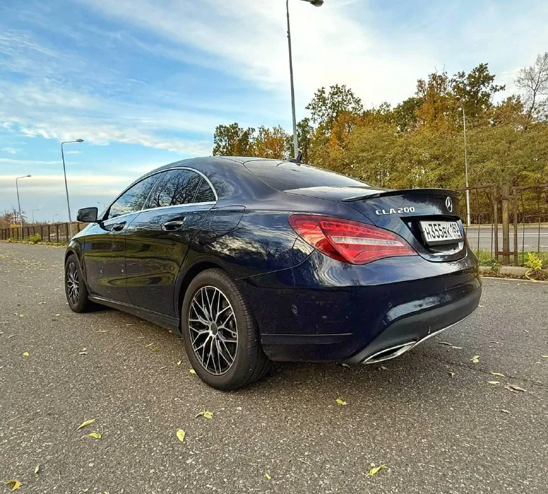 Собственник🖐️ продам: mercedes-benz cla 200 город: донецк (днр) год выпуска: 2018 пробег: 137000км коробка: автомат двигатель: 1.6 турбо два комплекта резины (на дисках р17 зима-лето), установлена новая акустическая система, подогрев сидений, датчик света, дождя фары лёд, парктроник, видеорегистратор, датчик приближения. цена: 1.970.000 больше подробностей по номеру: +79495721807 продажа в связи с покупкой другой машины. возможен здравый торг у капота! - фотография - 4