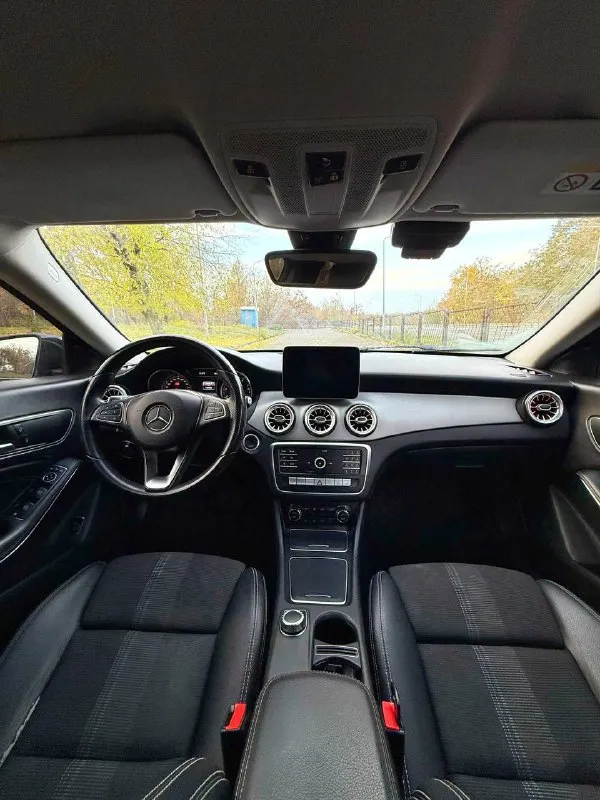 Собственник🖐️ продам: mercedes-benz cla 200 город: донецк (днр) год выпуска: 2018 пробег: 137000км коробка: автомат двигатель: 1.6 турбо два комплекта резины (на дисках р17 зима-лето), установлена новая акустическая система, подогрев сидений, датчик света, дождя фары лёд, парктроник, видеорегистратор, датчик приближения. цена: 1.970.000 больше подробностей по номеру: +79495721807 продажа в связи с покупкой другой машины. возможен здравый торг у капота! - фотография - 8