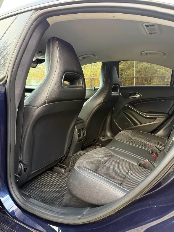 Собственник🖐️ продам: mercedes-benz cla 200 город: донецк (днр) год выпуска: 2018 пробег: 137000км коробка: автомат двигатель: 1.6 турбо два комплекта резины (на дисках р17 зима-лето), установлена новая акустическая система, подогрев сидений, датчик света, дождя фары лёд, парктроник, видеорегистратор, датчик приближения. цена: 1.970.000 больше подробностей по номеру: +79495721807 продажа в связи с покупкой другой машины. возможен здравый торг у капота! - фотография - 9