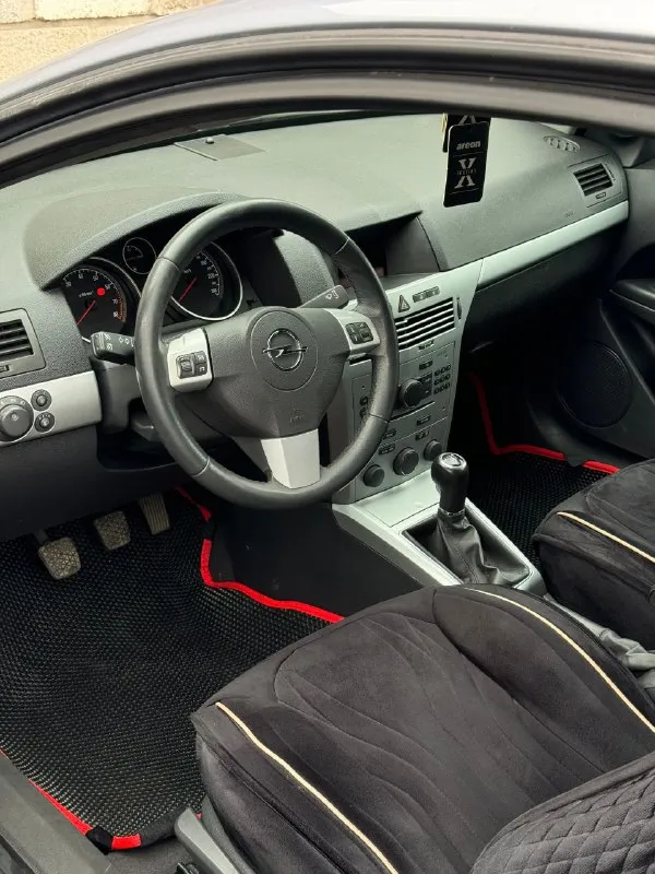 Opel astra gts опель астра 💰540.000💰 2010г 1.6 мт мотор отличный, не дымит, не троит, едет бодро, масло не ест коробка механика не хрустит не выбивает ходовая не гремит не стучит на очень хорошей комплектации, все работает по электрике без рыжиков, и без гнили! техничка просто огонь 🔥 на уверенном максимально бодром ходу 👌 документы чистые, без запретов, без штрафов, переоформление без проблем, можно сразу в мрэо цена 540.000 руб торг разумный у капота осмотр г. макеевка связь +7949-607-32-69 +79494890856 - фотография - 10