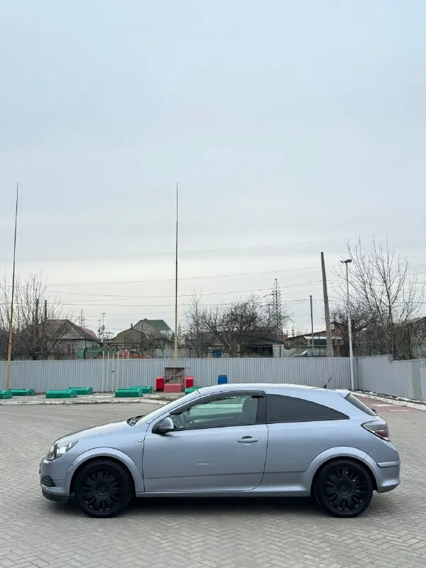 Opel astra gts опель астра 💰540.000💰 2010г 1.6 мт мотор отличный, не дымит, не троит, едет бодро, масло не ест коробка механика не хрустит не выбивает ходовая не гремит не стучит на очень хорошей комплектации, все работает по электрике без рыжиков, и без гнили! техничка просто огонь 🔥 на уверенном максимально бодром ходу 👌 документы чистые, без запретов, без штрафов, переоформление без проблем, можно сразу в мрэо цена 540.000 руб торг разумный у капота осмотр г. макеевка связь +7949-607-32-69 +79494890856 - фотография - 5