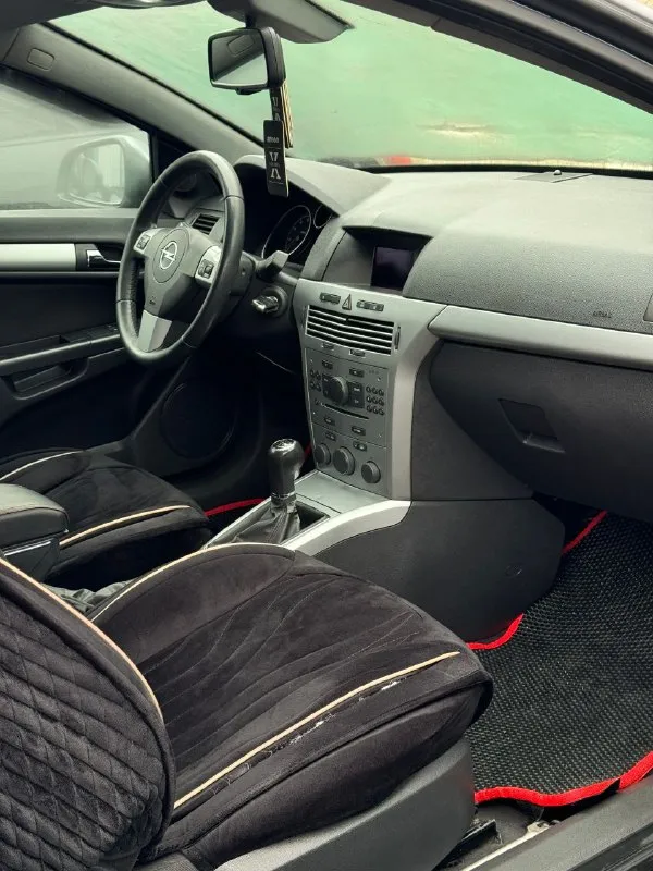 Opel astra gts опель астра 💰540.000💰 2010г 1.6 мт мотор отличный, не дымит, не троит, едет бодро, масло не ест коробка механика не хрустит не выбивает ходовая не гремит не стучит на очень хорошей комплектации, все работает по электрике без рыжиков, и без гнили! техничка просто огонь 🔥 на уверенном максимально бодром ходу 👌 документы чистые, без запретов, без штрафов, переоформление без проблем, можно сразу в мрэо цена 540.000 руб торг разумный у капота осмотр г. макеевка связь +7949-607-32-69 +79494890856 - фотография - 9