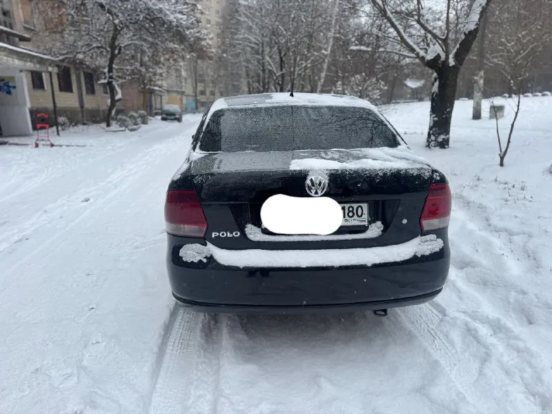 Продам фольксваген поло 2011 год выпуска в хорошей комплектации коробка автомат подогрев сидений подогрев зеркал подогрев лобового кондиционер цена 750 торг +79494548896 - фотография - 6