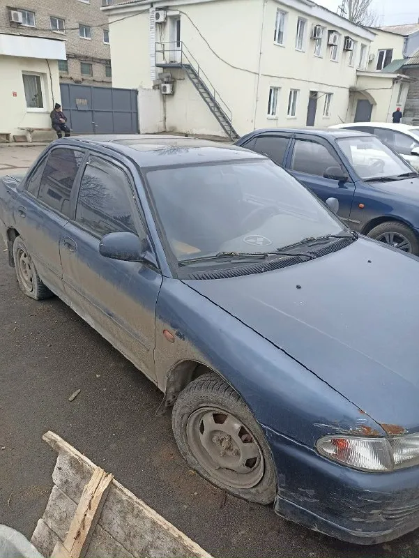 Продам mitsubishi lancer glx 1993 год выпуска на запчасти мотор 2,0 порвался ремень грм, коробка механика 5-ти ступка. комплектация: кондиционер, люк, 4 эл. стеклоподъемника, эл. зеркала с подогревом, регулировка руля по высоте, салон велюровый. состояние кузова видно на фото. цена 100.000 рублей звоните +79493591268 📞 звоните: +7(949)3591268 - фотография - 4