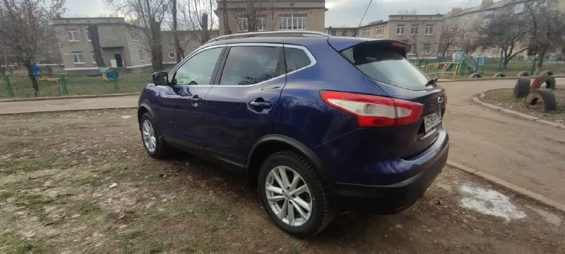Продам nissan qashqai 2015 года. полный привод. коробка вариатор. обьём двигателя 2 литра,144 лс. пробег 162 тысячи. комплектация полная. панорама, бесключевой доступ, кожаный салон, подогрев передних сидений, двухзонный климат-контроль, мультируль, фотохромное зеркало заднего вида, круиз-контроль, камера 360°. мультимедиа с хорошей аккустикой. машина полностью обслужена. я собственник. масло в двигателе и коробке менялось недавно. продажа не срочная. цена 1 млн.620 тысяч. торг минимальный у капота. +79493500751 - дмитрий. просьба, перекупам не беспокоить. 📲 tg: дмитрий воробьёв 📞 звоните: +7(949)3500751 - фотография - 3