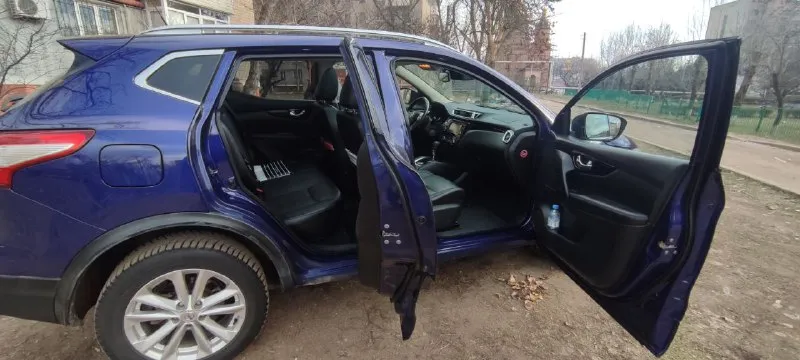 Продам nissan qashqai 2015 года. полный привод. коробка вариатор. обьём двигателя 2 литра,144 лс. пробег 162 тысячи. комплектация полная. панорама, бесключевой доступ, кожаный салон, подогрев передних сидений, двухзонный климат-контроль, мультируль, фотохромное зеркало заднего вида, круиз-контроль, камера 360°. мультимедиа с хорошей аккустикой. машина полностью обслужена. я собственник. масло в двигателе и коробке менялось недавно. продажа не срочная. цена 1 млн.620 тысяч. торг минимальный у капота. +79493500751 - дмитрий. просьба, перекупам не беспокоить. 📲 tg: дмитрий воробьёв 📞 звоните: +7(949)3500751 - фотография - 4