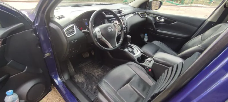 Продам nissan qashqai 2015 года. полный привод. коробка вариатор. обьём двигателя 2 литра,144 лс. пробег 162 тысячи. комплектация полная. панорама, бесключевой доступ, кожаный салон, подогрев передних сидений, двухзонный климат-контроль, мультируль, фотохромное зеркало заднего вида, круиз-контроль, камера 360°. мультимедиа с хорошей аккустикой. машина полностью обслужена. я собственник. масло в двигателе и коробке менялось недавно. продажа не срочная. цена 1 млн.620 тысяч. торг минимальный у капота. +79493500751 - дмитрий. просьба, перекупам не беспокоить. 📲 tg: дмитрий воробьёв 📞 звоните: +7(949)3500751 - фотография - 8