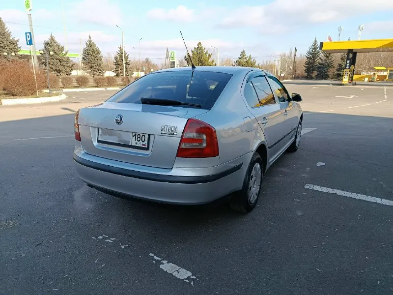 Продаю автомобиль skoda октавия а5. 2008 года выпуска двигатель 1.6 bsf мкпп 5 второй хозяин во владении 8 лет. пробег 280000 км полностью в исправном состоянии и готов к любым поездкам. автомобиль местный не пригнанный. продаётся т. к. уже куплено другое авто на данный момент не эксплуатируется. цена 699000 рублей. торг возможен. территориально донецк. не всегда есть возможность отвечать на звонки, при первой возможности перезвоню. +79495115465 📞 звоните: +7(949)5115465 - фотография - 2