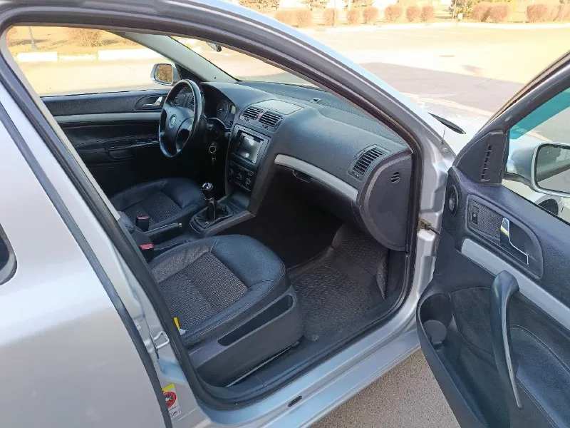 Продаю автомобиль skoda октавия а5. 2008 года выпуска двигатель 1.6 bsf мкпп 5 второй хозяин во владении 8 лет. пробег 280000 км полностью в исправном состоянии и готов к любым поездкам. автомобиль местный не пригнанный. продаётся т. к. уже куплено другое авто на данный момент не эксплуатируется. цена 699000 рублей. торг возможен. территориально донецк. не всегда есть возможность отвечать на звонки, при первой возможности перезвоню. +79495115465 📞 звоните: +7(949)5115465 - фотография - 5