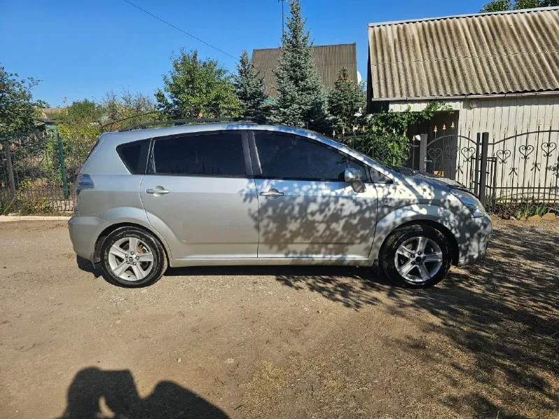 Продаю toyota corolla verso 2005 года выпуска 7-местный минивэн в отличном состоянии! двигатель – 2.0 л. с)расход по трассе около 5.5 л/100 км механическая коробка передач. цена 900 тысяч, торг. +79493114307 📞 звоните: +7(949)3114307 - фотография - 4