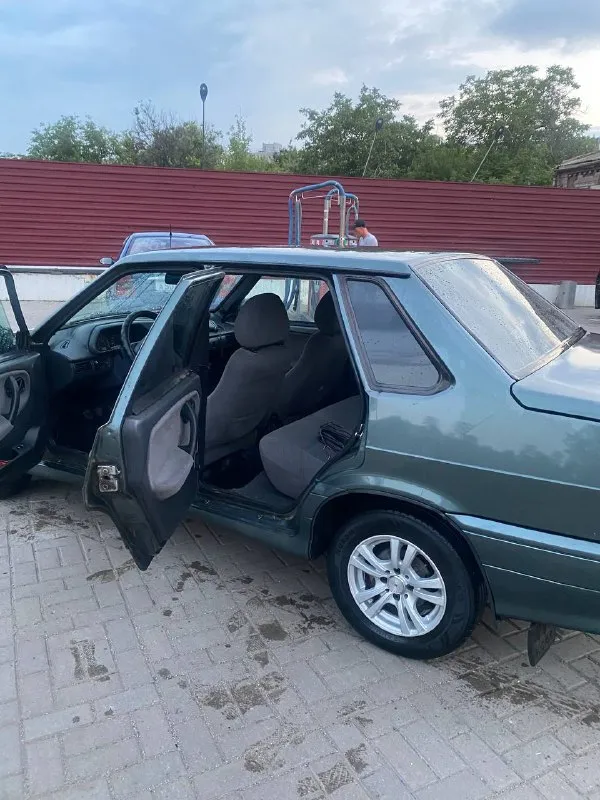 Продам lada ваз 2115 2010 год пробег 170.000 автозапуск есть рыжики, на фото видно с документами все в порядке цена :180.000₽ сделаю хороший торг +7(949)614-54-08 мариуполь - фотография - 3