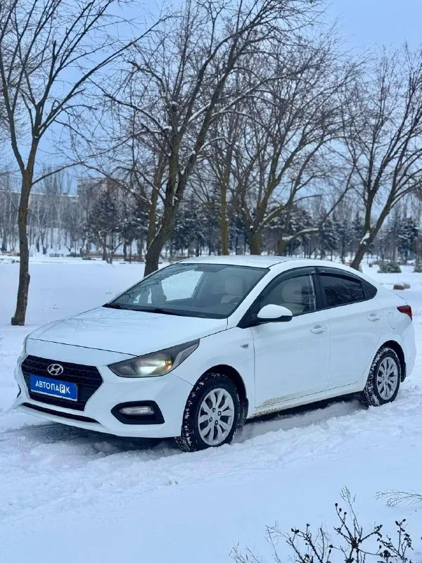 🇰🇵 hyundai solaris 💰цена: 1 000 000р 🏢город: мариуполь 📅год выпуска: 2019 🧾пробег: 169 190 км. ⚙️двигатель: 1.6 ⛽топливо: бензин ⚙️кпп: механика 6 ст. 📞 телефон: +7-949-727-41-51 +7-949-551-91-52 +7-989-263-55-56 💾 описание:. .. b> отличное состояние. ✅ кузов без коррозии. ✅ южная эксплуатация. ✅ оригинальный пробег. ✅ заводское остекление. ✅ техническая часть на 5+. ✅ салон как новый. ❄️ кондиционер, гур, abs, 2 airbag, android магнитола, новая зимняя резина, центральный замок. улица шевченко 2️⃣6️⃣9️⃣ 🏦 возможна продажа в кредит по двум документам. - фотография - 3