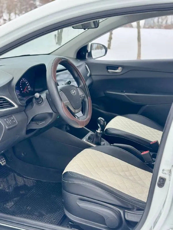 🇰🇵 hyundai solaris 💰цена: 1 000 000р 🏢город: мариуполь 📅год выпуска: 2019 🧾пробег: 169 190 км. ⚙️двигатель: 1.6 ⛽топливо: бензин ⚙️кпп: механика 6 ст. 📞 телефон: +7-949-727-41-51 +7-949-551-91-52 +7-989-263-55-56 💾 описание:. .. b> отличное состояние. ✅ кузов без коррозии. ✅ южная эксплуатация. ✅ оригинальный пробег. ✅ заводское остекление. ✅ техническая часть на 5+. ✅ салон как новый. ❄️ кондиционер, гур, abs, 2 airbag, android магнитола, новая зимняя резина, центральный замок. улица шевченко 2️⃣6️⃣9️⃣ 🏦 возможна продажа в кредит по двум документам. - фотография - 7