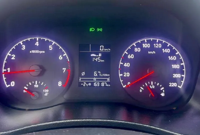 🇰🇵 hyundai solaris 💰цена: 1 000 000р 🏢город: мариуполь 📅год выпуска: 2019 🧾пробег: 169 190 км. ⚙️двигатель: 1.6 ⛽топливо: бензин ⚙️кпп: механика 6 ст. 📞 телефон: +7-949-727-41-51 +7-949-551-91-52 +7-989-263-55-56 💾 описание:. .. b> отличное состояние. ✅ кузов без коррозии. ✅ южная эксплуатация. ✅ оригинальный пробег. ✅ заводское остекление. ✅ техническая часть на 5+. ✅ салон как новый. ❄️ кондиционер, гур, abs, 2 airbag, android магнитола, новая зимняя резина, центральный замок. улица шевченко 2️⃣6️⃣9️⃣ 🏦 возможна продажа в кредит по двум документам. - фотография - 9