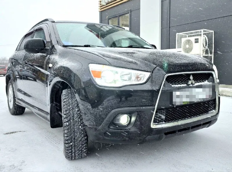 Продаётся автомобиль mitsubishi asx 2013 года, 1,6 механика, автомобиль без дтп, в отличном состоянии без гнили и ржавчин. салон ухоженный на новой зимней резине, автомобиль обслужевался по регламенту каждые 8 тыщ менял масло оригинальное mitsubishi. 5/40 по ходовой части всё хорошо, стоят новые лэд лампы свет очень 👍 юридически чист продажа с полным переоформлением. писать или звонить в телеграмм по номеру +79496167298 место осмотра г. донецк осмотр по договорённости так как работаю в области, цена 1.000000 продажа с полным переоформлением. 📲 tg: анна 📞 звоните: +7(949)6167298 - фотография - 2