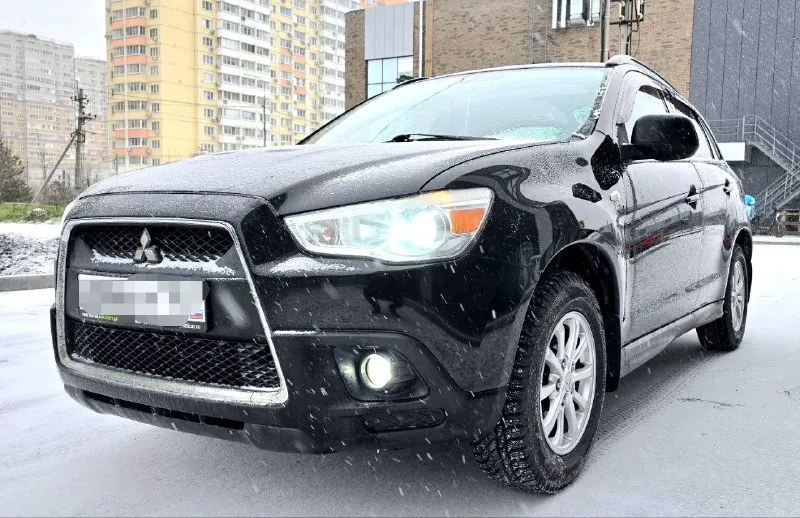 Продаётся автомобиль mitsubishi asx 2013 года, 1,6 механика, автомобиль без дтп, в отличном состоянии без гнили и ржавчин. салон ухоженный на новой зимней резине, автомобиль обслужевался по регламенту каждые 8 тыщ менял масло оригинальное mitsubishi. 5/40 по ходовой части всё хорошо, стоят новые лэд лампы свет очень 👍 юридически чист продажа с полным переоформлением. писать или звонить в телеграмм по номеру +79496167298 место осмотра г. донецк осмотр по договорённости так как работаю в области, цена 1.000000 продажа с полным переоформлением. 📲 tg: анна 📞 звоните: +7(949)6167298 - фотография - 3