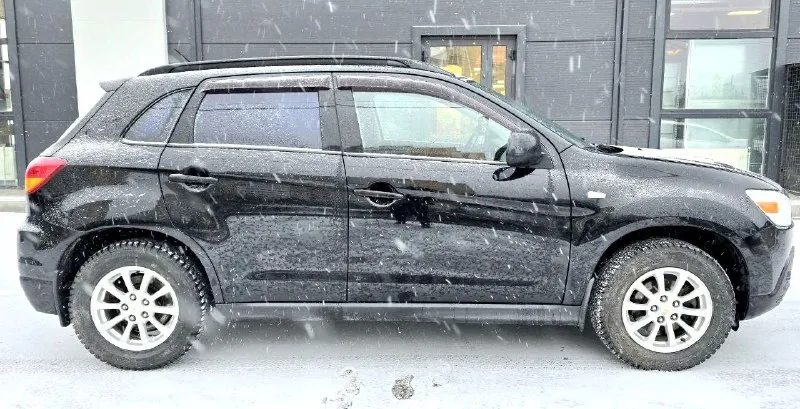 Продаётся автомобиль mitsubishi asx 2013 года, 1,6 механика, автомобиль без дтп, в отличном состоянии без гнили и ржавчин. салон ухоженный на новой зимней резине, автомобиль обслужевался по регламенту каждые 8 тыщ менял масло оригинальное mitsubishi. 5/40 по ходовой части всё хорошо, стоят новые лэд лампы свет очень 👍 юридически чист продажа с полным переоформлением. писать или звонить в телеграмм по номеру +79496167298 место осмотра г. донецк осмотр по договорённости так как работаю в области, цена 1.000000 продажа с полным переоформлением. 📲 tg: анна 📞 звоните: +7(949)6167298 - фотография - 7