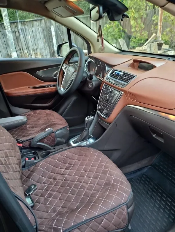 Продам автомобиль opel мокко 2012 года выпуска, куплена в 2013 1.8 л на автомате пробег 110 тыс, оригинальный. ✅ всё подтверждает автотека, машина не битая и не крашеная 100 процентов. в машине есть всё: • подогрев руля, сидений, зеркал и лобового стекла • электро привод зеркал • 18 колёса • датчик света и дождя • подсветка обочины • удержание полосы на дороге ничего делать не нужно, я хозяин. цена: 1.460.000 рублей, торг. телефон: +79493147832 📲 tg: вова кравец 📞 звоните: +7(949)3147832 - фотография - 4