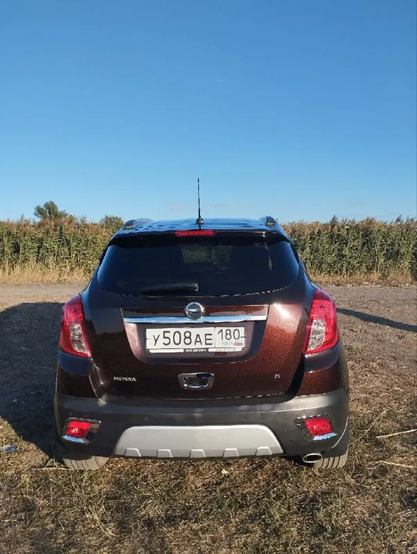 Продам автомобиль opel мокко 2012 года выпуска, куплена в 2013 1.8 л на автомате пробег 110 тыс, оригинальный. ✅ всё подтверждает автотека, машина не битая и не крашеная 100 процентов. в машине есть всё: • подогрев руля, сидений, зеркал и лобового стекла • электро привод зеркал • 18 колёса • датчик света и дождя • подсветка обочины • удержание полосы на дороге ничего делать не нужно, я хозяин. цена: 1.460.000 рублей, торг. телефон: +79493147832 📲 tg: вова кравец 📞 звоните: +7(949)3147832 - фотография - 6
