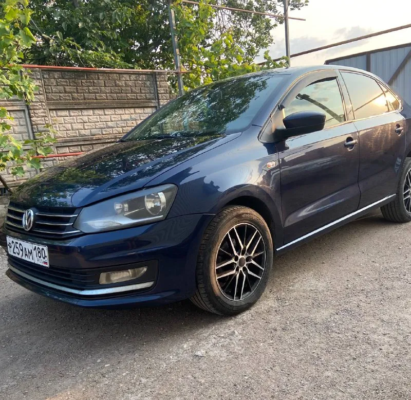 Продам личный автомобиль volkswagen polo 2015 года, двигатель 1,6 бензин, мкпп, пробег 175тыс. км. , автомобиль в отличном состоянии. комплектация: кондиционер, парктроник, подогрев сидений, обогрев лобового и заднего стекла, электрорегулировка зеркал, эур, abs, мультимедиа, aux, usb. автомобиль находится в мариуполе, вложений никаких не требует. цена 999 000 рублей. все интересующие вопросы по телефону +79497469982 торг у капота 📲 tg: @oksisweet 📞 звоните: +7(949)7469982 - фотография - 4