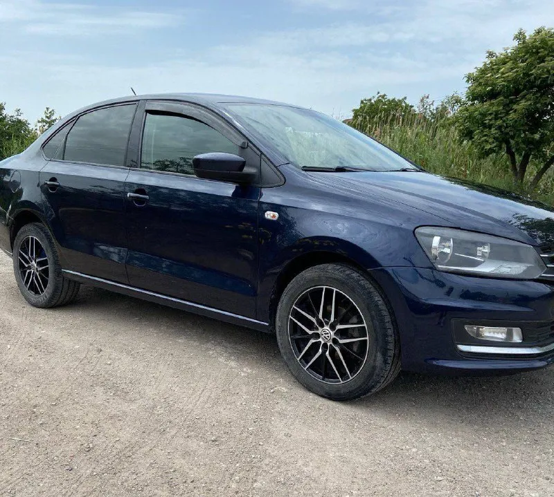 Продам личный автомобиль volkswagen polo 2015 года, двигатель 1,6 бензин, мкпп, пробег 175тыс. км. , автомобиль в отличном состоянии. комплектация: кондиционер, парктроник, подогрев сидений, обогрев лобового и заднего стекла, электрорегулировка зеркал, эур, abs, мультимедиа, aux, usb. автомобиль находится в мариуполе, вложений никаких не требует. цена 999 000 рублей. все интересующие вопросы по телефону +79497469982 торг у капота 📲 tg: @oksisweet 📞 звоните: +7(949)7469982 - фотография - 6