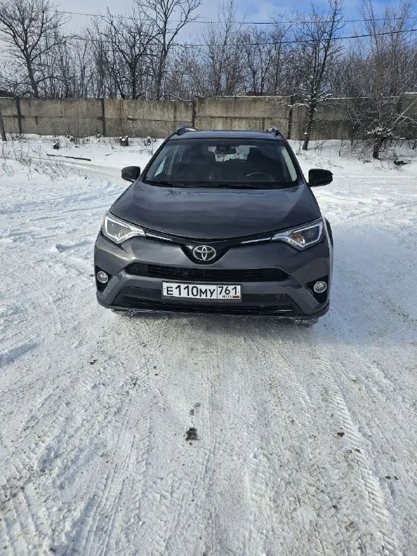 Продаю toyota rav 4, 2018 года выпуска, в идеальном состоянии полностью обслуженный, мотор 2.5 бензи... - фотография