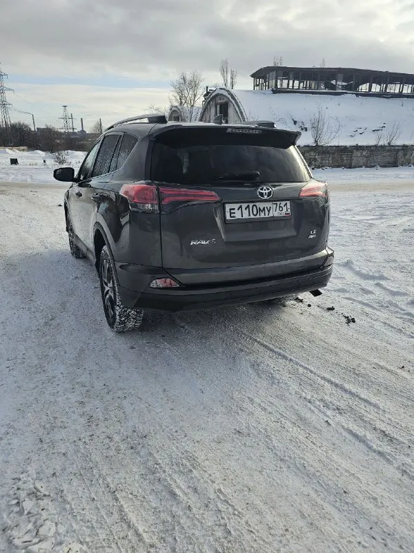 Продаю toyota rav 4, 2018 года выпуска, в идеальном состоянии полностью обслуженный, мотор 2.5 бензин на автомате( не вариатор), полный привод, пробег 112000км, территориально макеевка, в автомобиле установленн газ пропан последнего поколения зарегестрирован. цена автомобиля 2600000р. телефон +79493191335. 📲 tg: андрей 📞 звоните: +7(949)3191335 - фотография - 6