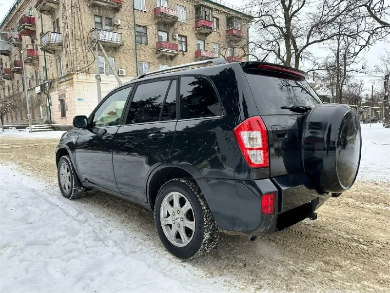 Продам cherry tiggo сборка тагаз. 1.8л. (132л. с) передний привод, коробка механика. 2012г выпуска. пробег 190.000км оригинал. авто без дтп. зеленая автотека. есть косметические окрасы. по машине было много чего сделано, авто обслужено. двигатель масло не ест, не дымит, работает ровно. коробка работает в штатном режиме. ходовая часть практически вся новая. половина запчастей установлена от raw4. переоформление без проблем. зимняя резина мишлен. лето отдам в комплект к машине. по комплектации: подогрев сидений, зеркал заднего вида, заднего стекла. люк, андроид магнитола, кондиционер, 4 стекло подъемника, парктроники, усилитель руля, abs. фаркоп под прицеп. цена 599.000₽ торг. видео по запросу. +79595105088 (вацап, телеграмм 📞 звоните: +7(959)5105088 - фотография - 3