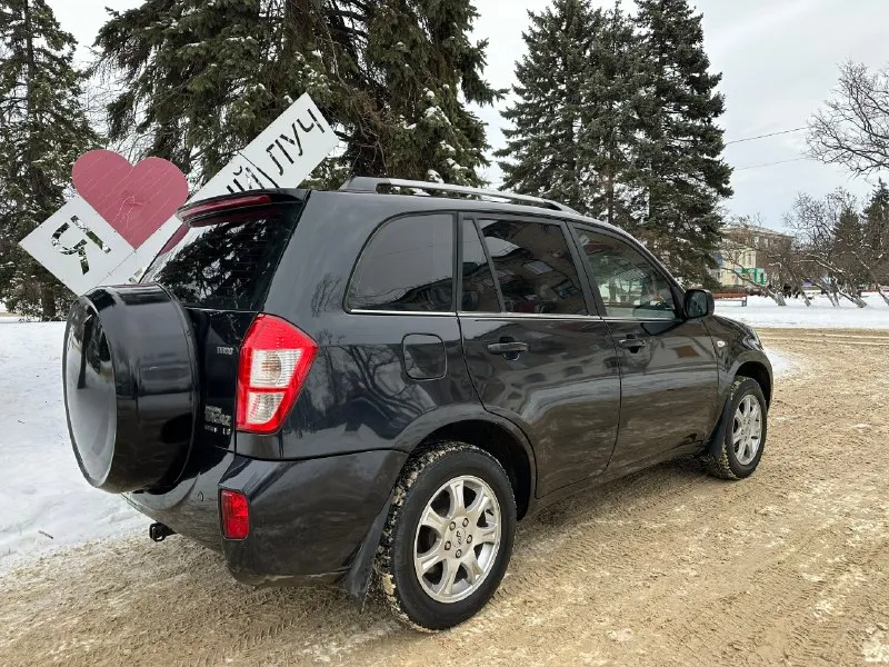 Продам cherry tiggo сборка тагаз. 1.8л. (132л. с) передний привод, коробка механика. 2012г выпуска. пробег 190.000км оригинал. авто без дтп. зеленая автотека. есть косметические окрасы. по машине было много чего сделано, авто обслужено. двигатель масло не ест, не дымит, работает ровно. коробка работает в штатном режиме. ходовая часть практически вся новая. половина запчастей установлена от raw4. переоформление без проблем. зимняя резина мишлен. лето отдам в комплект к машине. по комплектации: подогрев сидений, зеркал заднего вида, заднего стекла. люк, андроид магнитола, кондиционер, 4 стекло подъемника, парктроники, усилитель руля, abs. фаркоп под прицеп. цена 599.000₽ торг. видео по запросу. +79595105088 (вацап, телеграмм 📞 звоните: +7(959)5105088 - фотография - 4