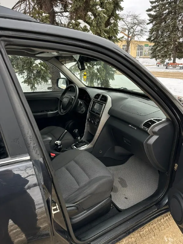 Продам cherry tiggo сборка тагаз. 1.8л. (132л. с) передний привод, коробка механика. 2012г выпуска. пробег 190.000км оригинал. авто без дтп. зеленая автотека. есть косметические окрасы. по машине было много чего сделано, авто обслужено. двигатель масло не ест, не дымит, работает ровно. коробка работает в штатном режиме. ходовая часть практически вся новая. половина запчастей установлена от raw4. переоформление без проблем. зимняя резина мишлен. лето отдам в комплект к машине. по комплектации: подогрев сидений, зеркал заднего вида, заднего стекла. люк, андроид магнитола, кондиционер, 4 стекло подъемника, парктроники, усилитель руля, abs. фаркоп под прицеп. цена 599.000₽ торг. видео по запросу. +79595105088 (вацап, телеграмм 📞 звоните: +7(959)5105088 - фотография - 5