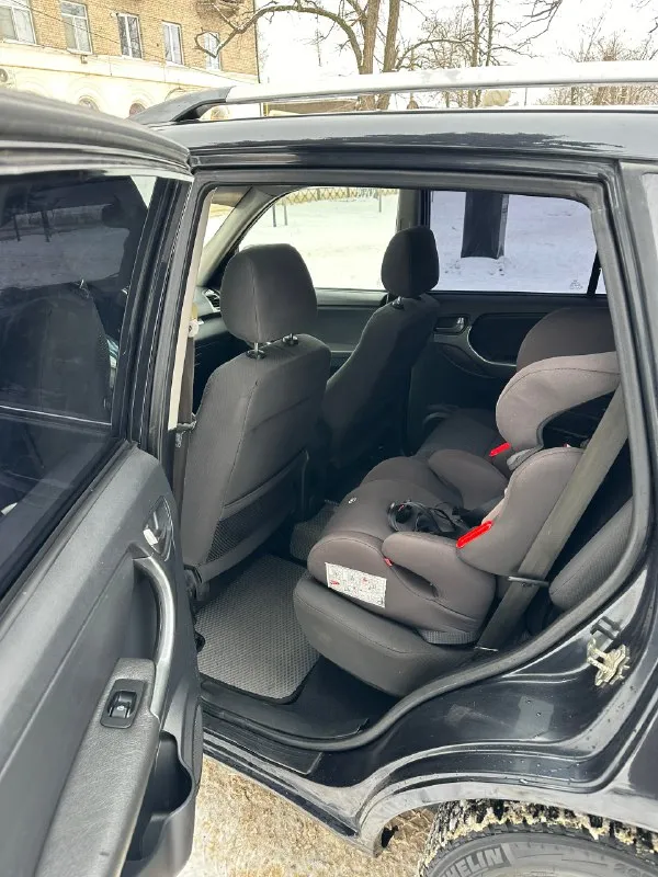 Продам cherry tiggo сборка тагаз. 1.8л. (132л. с) передний привод, коробка механика. 2012г выпуска. пробег 190.000км оригинал. авто без дтп. зеленая автотека. есть косметические окрасы. по машине было много чего сделано, авто обслужено. двигатель масло не ест, не дымит, работает ровно. коробка работает в штатном режиме. ходовая часть практически вся новая. половина запчастей установлена от raw4. переоформление без проблем. зимняя резина мишлен. лето отдам в комплект к машине. по комплектации: подогрев сидений, зеркал заднего вида, заднего стекла. люк, андроид магнитола, кондиционер, 4 стекло подъемника, парктроники, усилитель руля, abs. фаркоп под прицеп. цена 599.000₽ торг. видео по запросу. +79595105088 (вацап, телеграмм 📞 звоните: +7(959)5105088 - фотография - 7