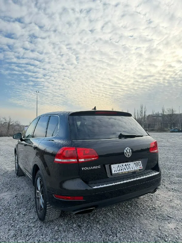 Продам volkswagen touareg nf 2011г. в 4wd мотор 3.6 бензин до налог 249 сил по птс 165т. км пробега сервисная книжка подтверждает то только у дилера до 23 года машина обслуживается полностью-vag сервисом с 23 года чеки на каждую работу. новые тормоза вентилируемые brembo, рычаги, саленблоки, балоны. чеки покажу. машина официальная(сборка немецкая) максимальная комплектация: музыка dynaudio+прошивка, память сидений, камера, лобовое с обогревом, оптика максимальная ксенон повороты и тд. кожа, авто затемнение, круиз, бесключевой доступ. start-stop сигнализация автозапуск 2 родных ключа и smart ключ сенсорный. коврики зима/лето по кузову окрасов нет-готов на проверки. я хозяин, любое оформление-любые проверки возможен обмен цена 1.800.000🍋 торг все вопросы по номеру +79494868553 📞 звоните: +7(949)4868553 - фотография - 2
