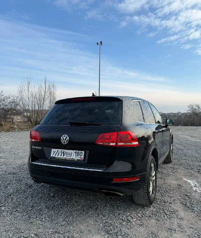 Продам volkswagen touareg nf 2011г. в 4wd мотор 3.6 бензин до налог 249 сил по птс 165т. км пробега сервисная книжка подтверждает то только у дилера до 23 года машина обслуживается полностью-vag сервисом с 23 года чеки на каждую работу. новые тормоза вентилируемые brembo, рычаги, саленблоки, балоны. чеки покажу. машина официальная(сборка немецкая) максимальная комплектация: музыка dynaudio+прошивка, память сидений, камера, лобовое с обогревом, оптика максимальная ксенон повороты и тд. кожа, авто затемнение, круиз, бесключевой доступ. start-stop сигнализация автозапуск 2 родных ключа и smart ключ сенсорный. коврики зима/лето по кузову окрасов нет-готов на проверки. я хозяин, любое оформление-любые проверки возможен обмен цена 1.800.000🍋 торг все вопросы по номеру +79494868553 📞 звоните: +7(949)4868553 - фотография - 3