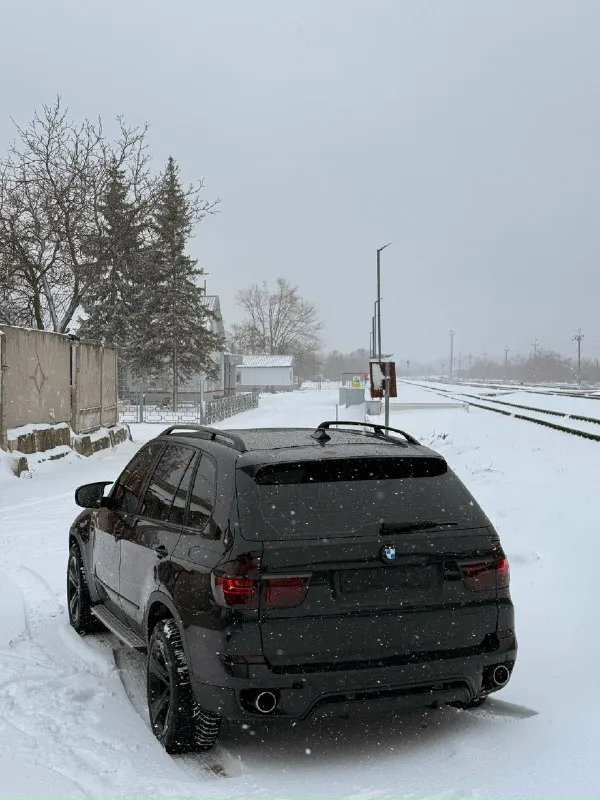 Г. донецк +7949-371-23-24 продам правильный х5 черный на черном 🔥 bmw x5 e70 m57 3.0 2011 год 😍 автомобиль в отличном состоянии как внешнем так и техническом 🔥 мотор часики, щепчет как игривая кошечка 🔥 акпп без вопросов 🔥 зелёная автотека 🍏 2 хозяина 🔥 родной пробег 297.500км 🔥 автомобиль в заводском окрасе, крашеные две детали, это капот от сколов и крышка багажника 🔥 заводское лобовое стекло 🔥 панорама работает во всех положениях 🔥 электроприводы сидений, климат контроль, камеры 360, все работает без нареканий 🔥 кузов отполирован и вскрыть керамикой в три слоя 🔥вид шикарный 🔥 думаю кто приедет смотреть на нем и уедет 🔥 если бы не приобретение недвижимости о продаже не было б и мыслей 🔥 реальному покупателю все покажу и расскажу более подробно 🔥 я собвственник, продаже с переоформление 🔥 цена 2070🍋торг у капота 📞 звоните: +7(949)3712324 - фотография - 3