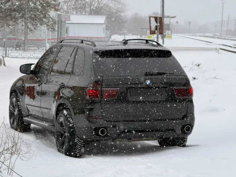 Г. донецк +7949-371-23-24 продам правильный х5 черный на черном 🔥 bmw x5 e70 m57 3.0 2011 год 😍 автомобиль в отличном состоянии как внешнем так и техническом 🔥 мотор часики, щепчет как игривая кошечка 🔥 акпп без вопросов 🔥 зелёная автотека 🍏 2 хозяина 🔥 родной пробег 297.500км 🔥 автомобиль в заводском окрасе, крашеные две детали, это капот от сколов и крышка багажника 🔥 заводское лобовое стекло 🔥 панорама работает во всех положениях 🔥 электроприводы сидений, климат контроль, камеры 360, все работает без нареканий 🔥 кузов отполирован и вскрыть керамикой в три слоя 🔥вид шикарный 🔥 думаю кто приедет смотреть на нем и уедет 🔥 если бы не приобретение недвижимости о продаже не было б и мыслей 🔥 реальному покупателю все покажу и расскажу более подробно 🔥 я собвственник, продаже с переоформление 🔥 цена 2070🍋торг у капота 📞 звоните: +7(949)3712324 - фотография - 4