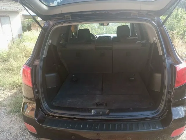 Продам hyundai santa fe 2, 2,7 at, 2008 г. , стоит газ-евро 4. пробег 190 тысяч коробка автомат, обыкновенный, надежный, переключает отлично во всех режимах. ходовая автомобиля на отлично. отключаемый полный привод. комплектация gls: складывание зеркал, двузонный климат-контроль, мультируль, 3 ряда сидений (7 мест), туманки перед-зад, фаркоп. зимняя резина в придачу. в дтп не когда не участвовал. по документам : я собственник. ц.1млн. р. (торг у капота). т. 79494801159 📞 звоните: +7(949)4801159 - фотография - 4