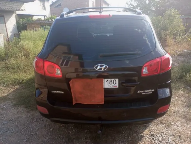 Продам hyundai santa fe 2, 2,7 at, 2008 г. , стоит газ-евро 4. пробег 190 тысяч коробка автомат, обыкновенный, надежный, переключает отлично во всех режимах. ходовая автомобиля на отлично. отключаемый полный привод. комплектация gls: складывание зеркал, двузонный климат-контроль, мультируль, 3 ряда сидений (7 мест), туманки перед-зад, фаркоп. зимняя резина в придачу. в дтп не когда не участвовал. по документам : я собственник. ц.1млн. р. (торг у капота). т. 79494801159 📞 звоните: +7(949)4801159 - фотография - 5