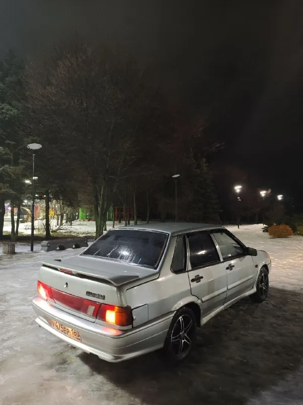 В продаже 2115, 2012 года. документы, местный постоянный учёт, все бумаги на руках. 1.6, работает мягко, без масложора, резвый. кпп - 5, все скоростя на своих местах, без хрустов. ходовая в норме, едет ровно, не гремит. резина новая зимняя, на красивом литье р14. печка греет хорошо, салон в отличном состоянии, ухоженный. музыка, электро стекла в исправном состоянии. по кузову на 4/5, страдают пороги!!! днище, лонжероны, стаканы в целости. по внешней части есть мелкие изъяны, смотрится хорошо. цена 215 тысяч ру. торх будеть. енакиево +79496791890 📞 звоните: +7(949)6791890 - фотография - 2