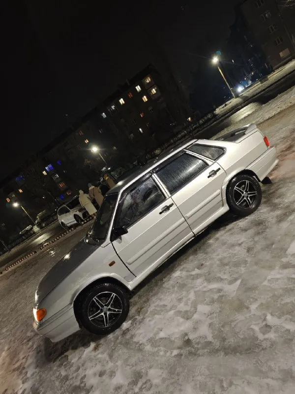 В продаже 2115, 2012 года. документы, местный постоянный учёт, все бумаги на руках. 1.6, работает мягко, без масложора, резвый. кпп - 5, все скоростя на своих местах, без хрустов. ходовая в норме, едет ровно, не гремит. резина новая зимняя, на красивом литье р14. печка греет хорошо, салон в отличном состоянии, ухоженный. музыка, электро стекла в исправном состоянии. по кузову на 4/5, страдают пороги!!! днище, лонжероны, стаканы в целости. по внешней части есть мелкие изъяны, смотрится хорошо. цена 215 тысяч ру. торх будеть. енакиево +79496791890 📞 звоните: +7(949)6791890 - фотография - 4