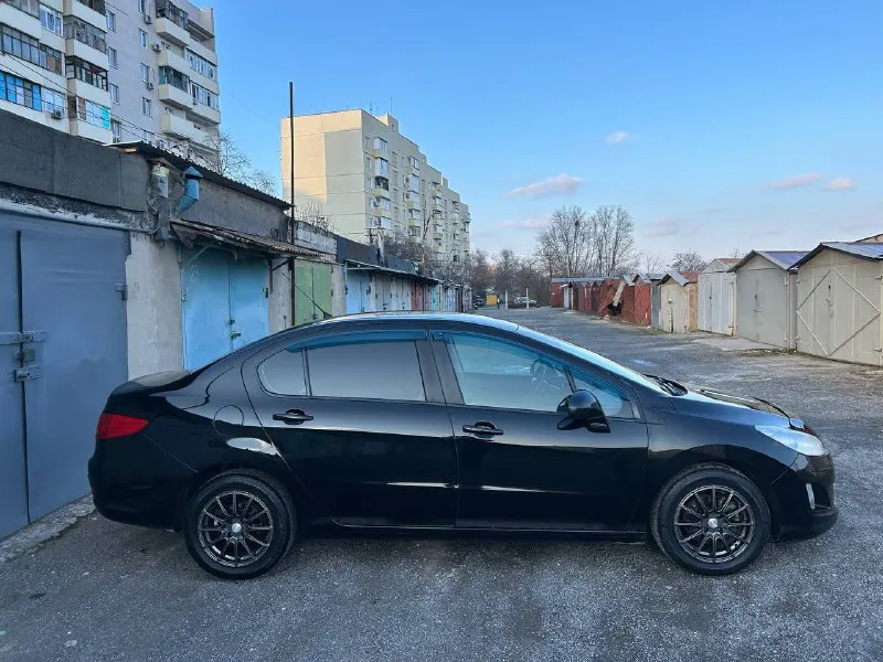 Продам peugeot 408, 2013 год двигатель 1.6 бензин, акпп асин полноценный автомат 6 ступенчатый, авто в отличном состоянии самая максимальная комплектация, в дтп авто не участвовал, прошла полное т. о заменены все фильтра масла, вложения не требует, климат контроль полный эльктро пакет, подогревы сидения, мульти руль, круиз контроль датчик света датчик дождя, мультимедиа андроид камера заднего вида, сигнализация сервисная книга новая зимняя резина в подарок отдам летний комплект колес, по документам полный порядок любой вид оформления, цена 650.000 р тел +79494999723 мариуполь 📲 tg: в 📞 звоните: +7(949)4999723 - фотография - 6