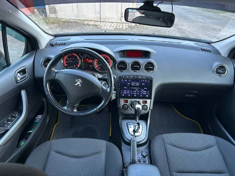 Продам peugeot 408, 2013 год двигатель 1.6 бензин, акпп асин полноценный автомат 6 ступенчатый, авто в отличном состоянии самая максимальная комплектация, в дтп авто не участвовал, прошла полное т. о заменены все фильтра масла, вложения не требует, климат контроль полный эльктро пакет, подогревы сидения, мульти руль, круиз контроль датчик света датчик дождя, мультимедиа андроид камера заднего вида, сигнализация сервисная книга новая зимняя резина в подарок отдам летний комплект колес, по документам полный порядок любой вид оформления, цена 650.000 р тел +79494999723 мариуполь 📲 tg: в 📞 звоните: +7(949)4999723 - фотография - 8