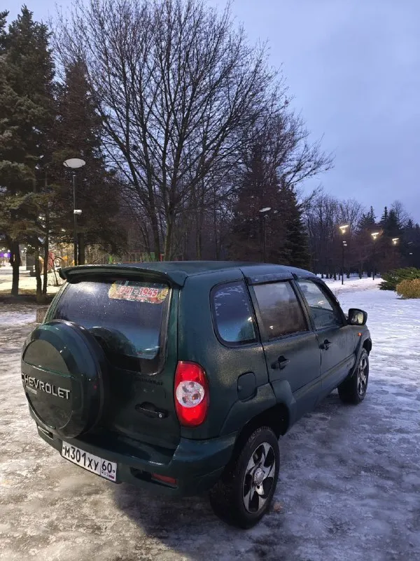 Продам chevrolet ниву 4х4, 2006 года. документы птс, стс, дкп. 1.7, инжектор, бодрый. кпп - 5, все на месте. ходовая в порядке, не гремит. раздатка работает чётко. кузов целый, не гнилой, не ржавый. гур, электро стекла, музыка, центральный замок, на красивом литье. салон теплый, не где не задувает. цена 365.000 рублей, торг уместен. енакиево +79495819526 📲 tg: митя 📞 звоните: +7(949)5819526 - фотография - 3